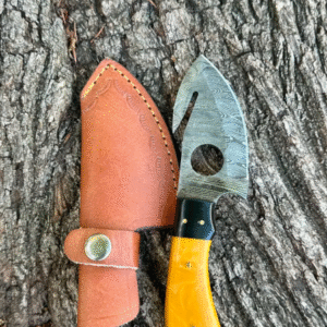Handmade Damascus Steel Gut Hook Hunting Knife: Resin Handle, Fixed Blade